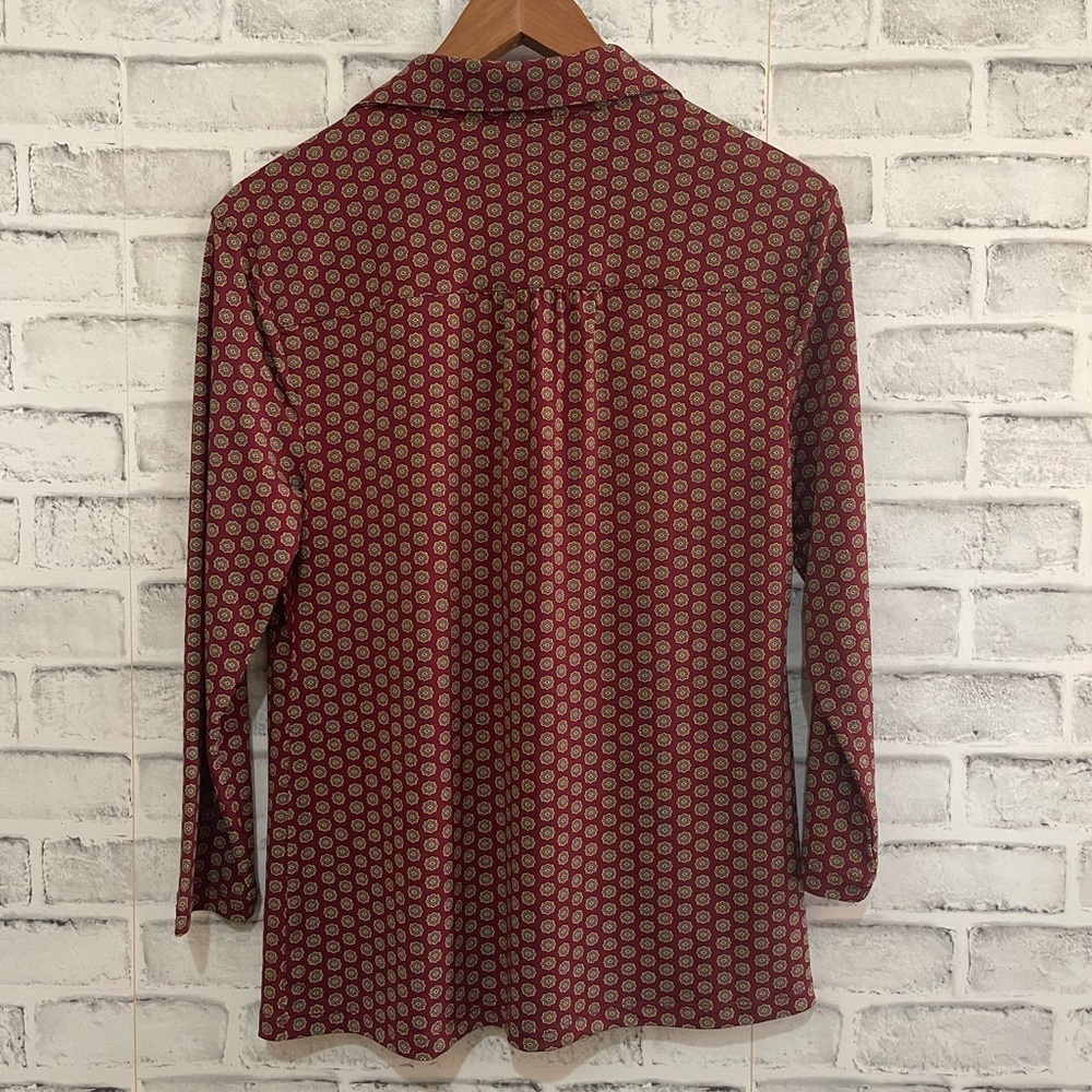 Women’s Carmen Marc Valvo brick red medallion button collar blouse Medium - Picture 2 of 3